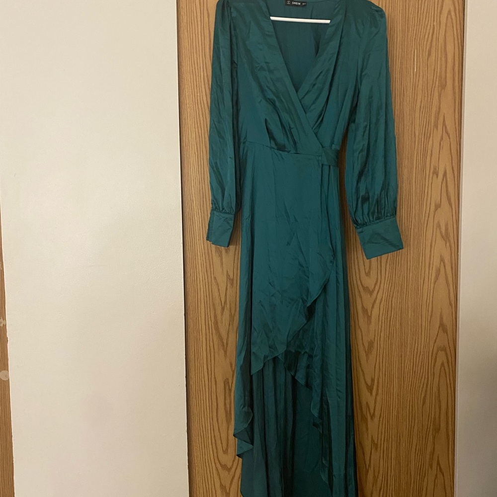 Dresses and tops - Picture 10 of 16